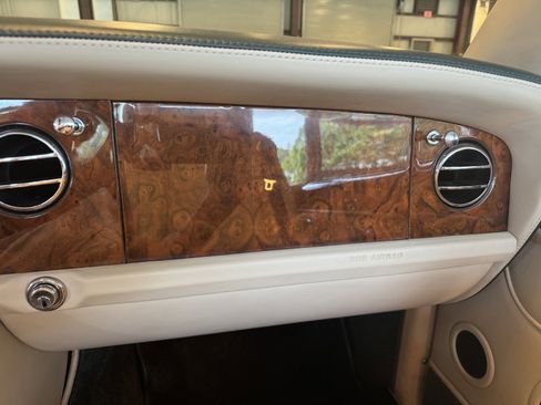 Used 2003 Bentley Azure image 40