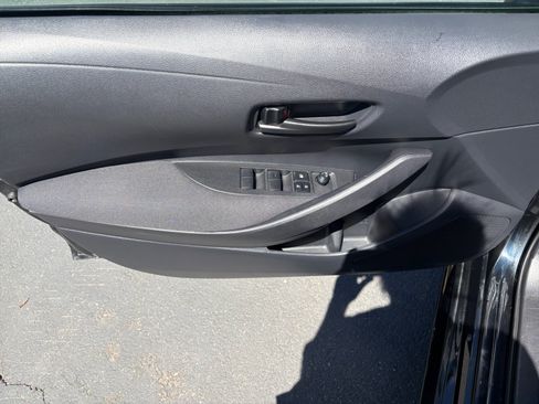 Used 2025 Toyota Corolla LE FWD image 10