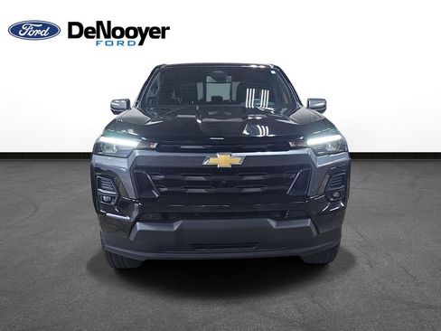 Used 2024 Chevrolet Colorado LT w/ LT Convenience Package III RWD image 3