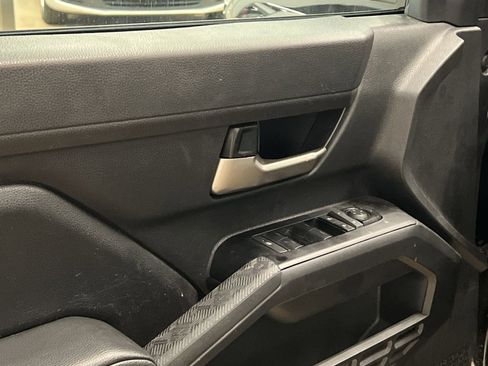 Used 2025 Toyota Tacoma TRD Off-Road image 12