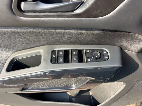 Used 2024 Nissan Pathfinder SV FWD image 16