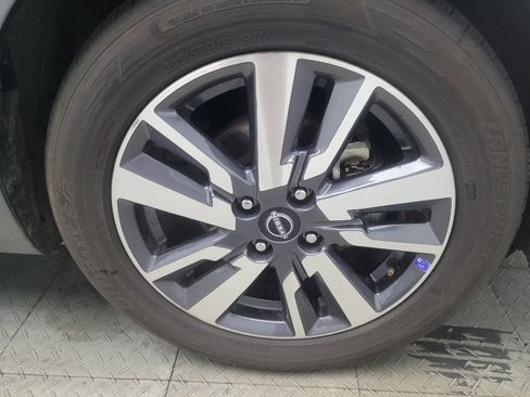 Used 2023 Nissan Versa SV FWD image 31