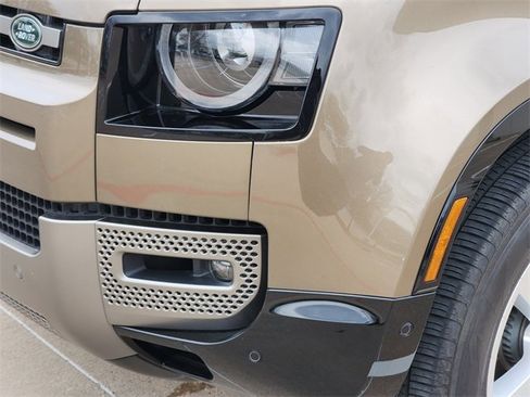 Used 2025 Land Rover Defender 110 X-Dynamic SE image 8