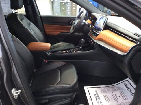 Used 2024 Jeep Compass Limited image 34