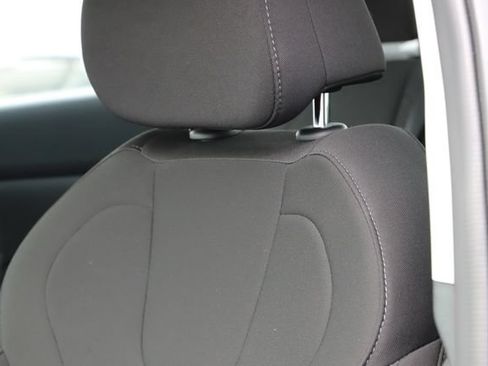 Used 2025 Hyundai Elantra SEL FWD image 12