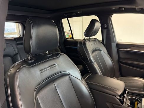 Used 2022 Jeep Grand Cherokee Overland image 39