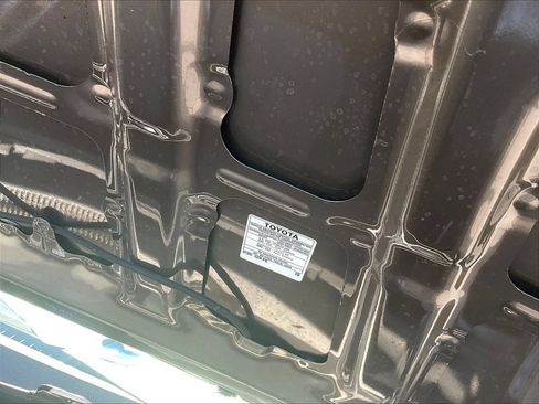 Used 2017 Toyota Corolla SE w/ Carpet Mat Package (TMS) FWD image 28