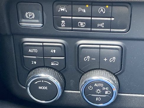 Used 2025 Chevrolet Tahoe LT w/ Comfort Package AWD/4WD image 20