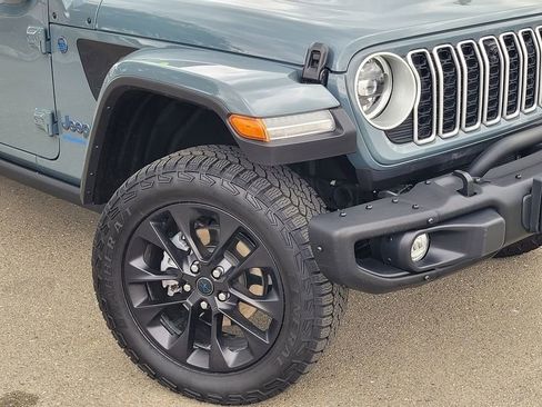 Used 2025 Jeep Wrangler Unlimited Sahara AWD/4WD image 9