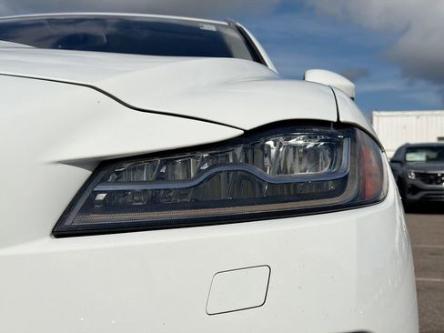 Used 2018 Jaguar F-PACE Portfolio image 9