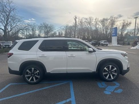 New 2025 Honda Pilot Touring image 9