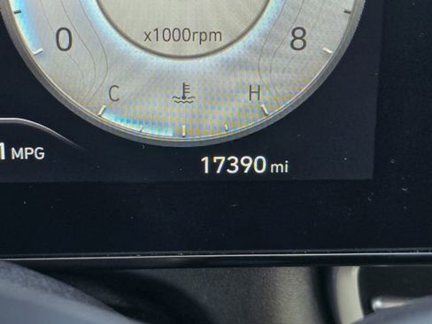 Used 2025 Hyundai Elantra SEL image 31