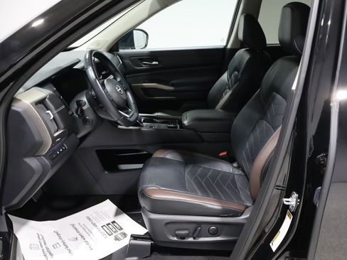 Used 2022 Nissan Pathfinder Platinum w/ Cargo Package image 8