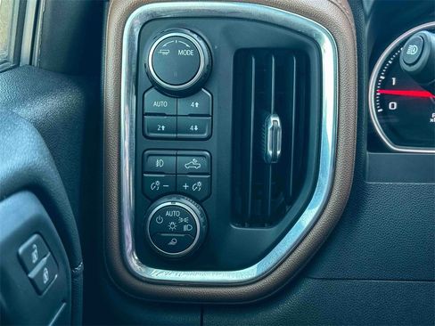 Used 2021 Chevrolet Silverado 1500 High Country image 34