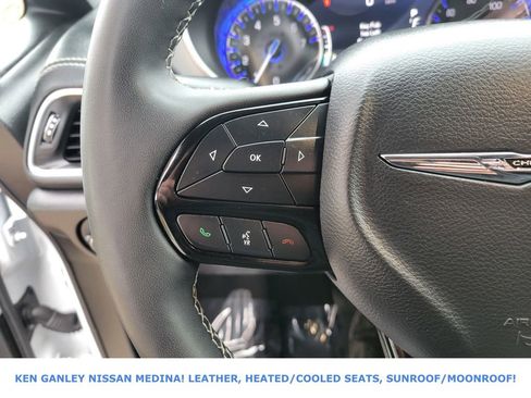 Used 2025 Chrysler Pacifica Limited image 31