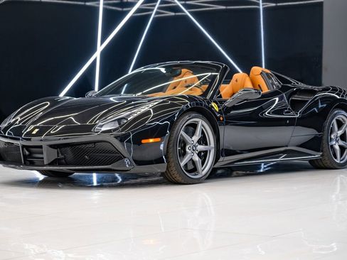 Used 2018 Ferrari 488 Spider RWD image 4