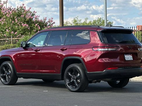 Used 2021 Jeep Grand Cherokee L Laredo RWD image 6
