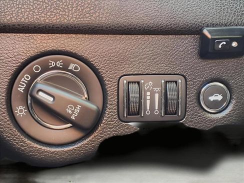 Used 2019 Chrysler 300 Touring L w/ Quick Order Package 22F image 27