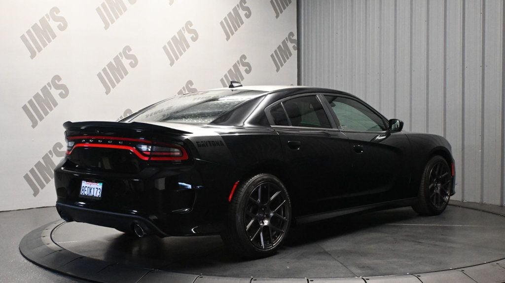 Used 2018 Dodge Charger R/T RWD image 5