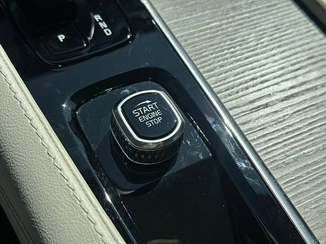 Certified 2025 Volvo XC90 T8 Plus AWD/4WD image 30