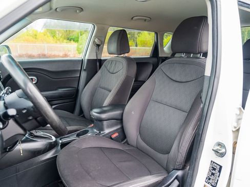 Used 2018 Kia Soul image 18