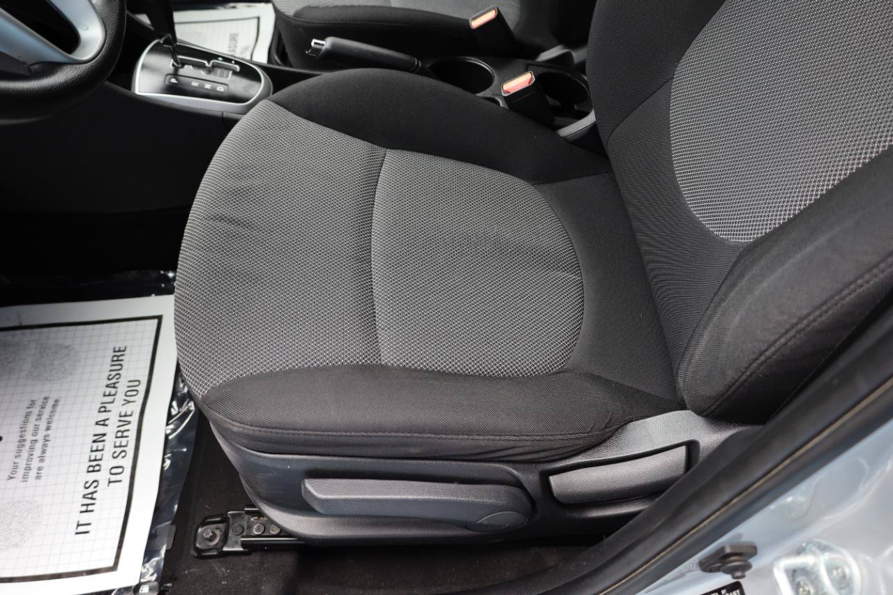Used 2013 Hyundai Accent GS FWD image 6