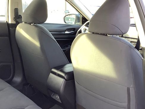 Used 2024 Nissan Altima 2.5 SV image 17