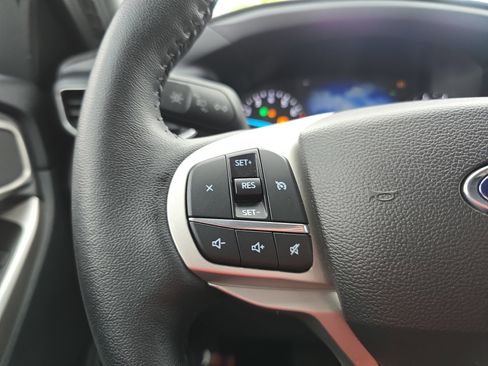 Used 2024 Ford Explorer XLT w/ Equipment Group 202A image 18