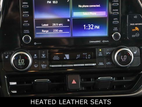 Used 2020 Toyota Highlander XLE FWD image 20
