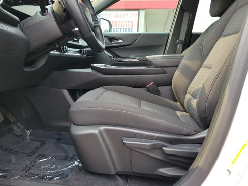 Used 2025 Chevrolet Equinox LT FWD image 16