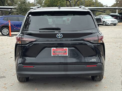 Used 2024 Toyota Sienna XLE image 4