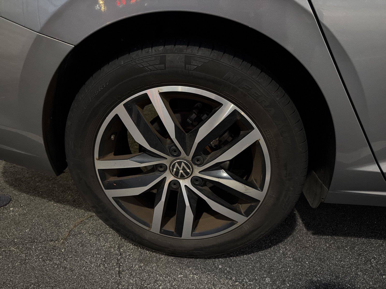 Used 2025 Volkswagen Jetta SE FWD image 8