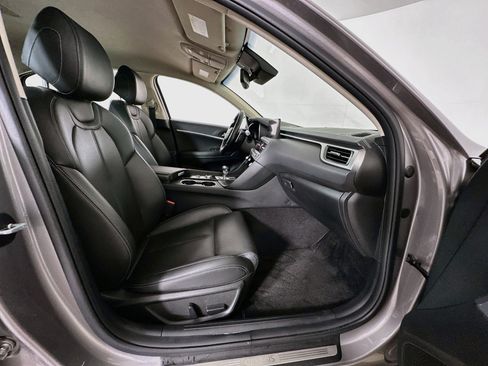 Used 2025 Genesis G70 2.5T AWD/4WD image 30