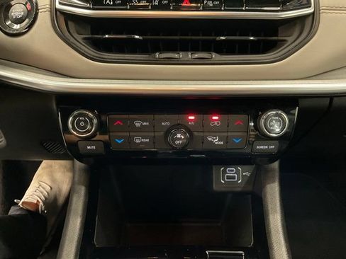 Used 2025 Jeep Compass Limited AWD/4WD image 20