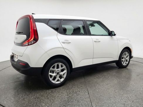 Used 2025 Kia Soul LX w/ LX Technology Package image 9