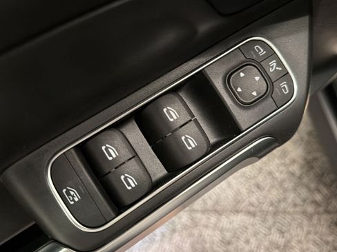 Used 2026 Mercedes-Benz GLB 250 image 13