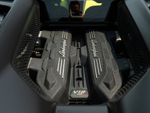 Used 2024 Lamborghini Revuelto AWD/4WD image 50