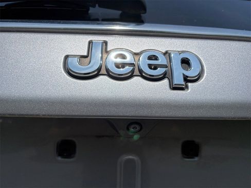 Certified 2022 Jeep Compass Limited image 17