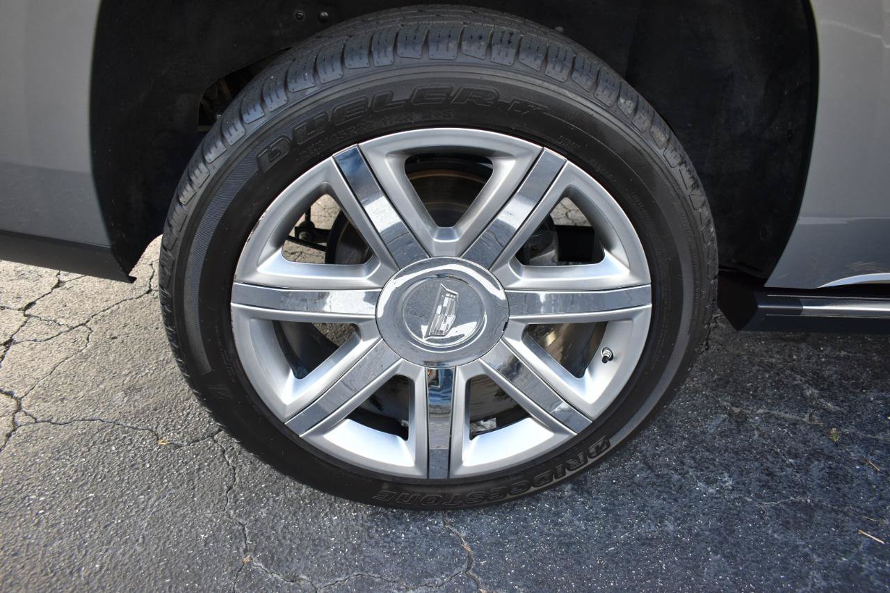 Used 2017 Cadillac Escalade Premium Luxury AWD/4WD image 38