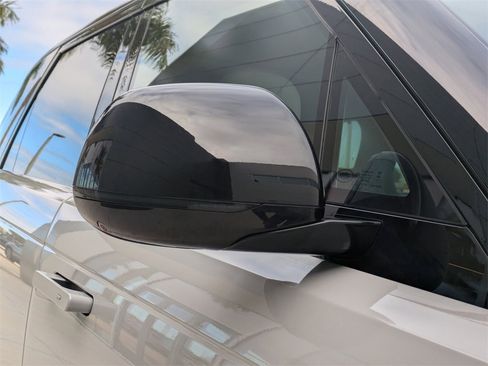 Used 2024 Land Rover Range Rover Sport SE image 12