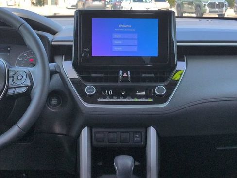 Certified 2025 Toyota Corolla Cross LE FWD image 18