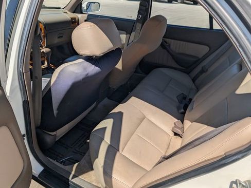 Used 1996 Toyota Camry LE FWD image 17