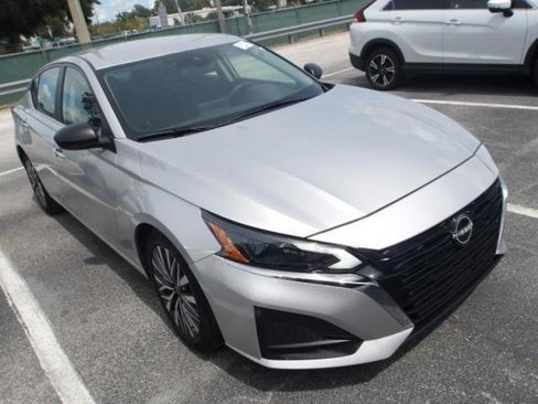 Used 2024 Nissan Altima 2.5 SV image 3