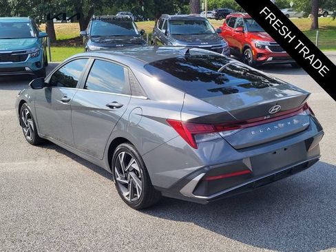 Used 2025 Hyundai Elantra Limited FWD image 5