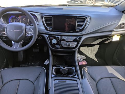 New 2026 Chrysler Pacifica Limited FWD image 13