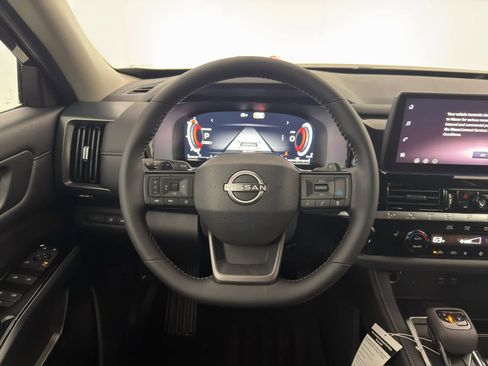 New 2026 Nissan Pathfinder SL image 18