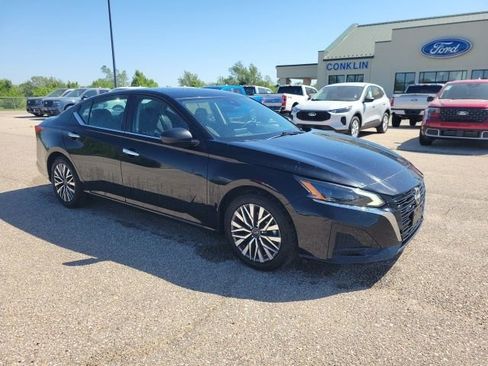 Used 2024 Nissan Altima 2.5 SV FWD image 19