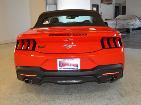 Used 2025 Ford Mustang Premium RWD image 4
