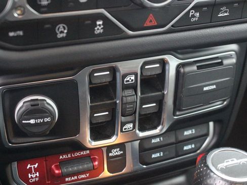 Used 2024 Jeep Gladiator Mojave image 29