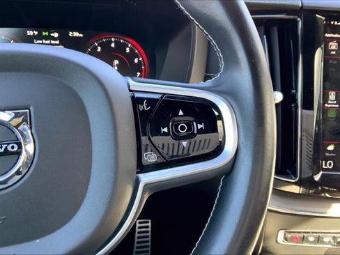 Used 2021 Volvo XC60 T6 R-Design image 19
